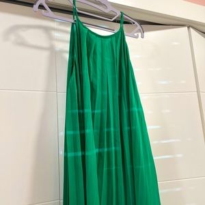 Kelly Green dress 💚